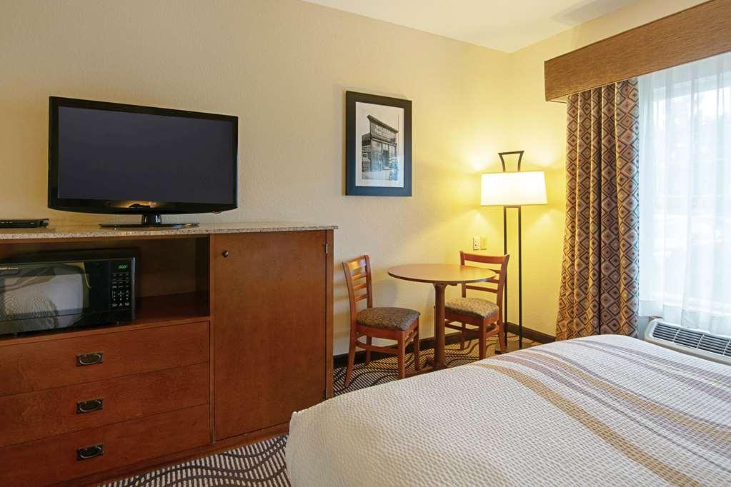 Best Western Plus Riverfront Hotel And Suites غريت فولز، مونتانا المظهر الخارجي الصورة