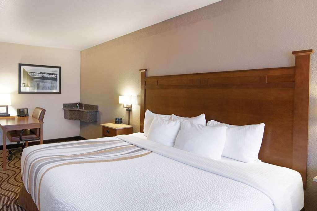 Best Western Plus Riverfront Hotel And Suites غريت فولز، مونتانا المظهر الخارجي الصورة